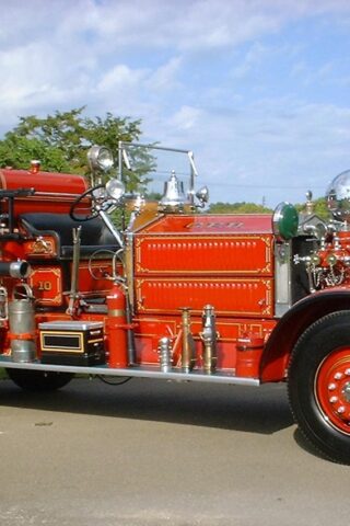 old fashioned fire truck
