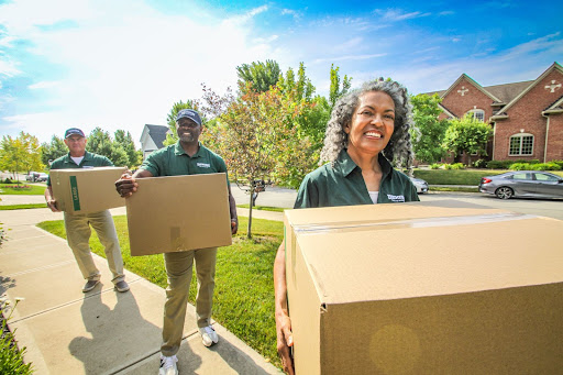 Bekins employees carrying boxes.