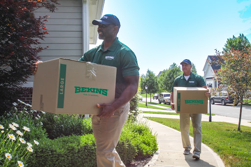 Bekins employees carrying boxes.
